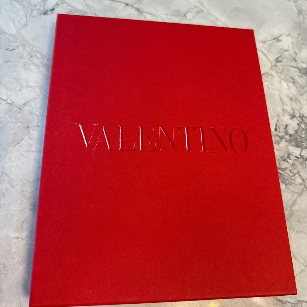 Valentino Garavani Gift Box w tissue Boutique Fresh!